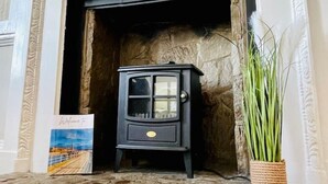 Unclassified image, 4 of 33, button - Harbourside Apartment **Views of the Harbour** (Whitby)