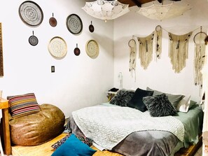 4 bedrooms, desk, free WiFi, bed sheets