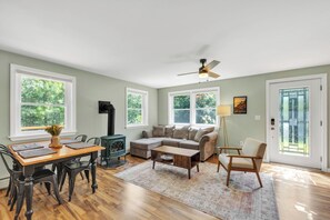 Smart TV, caminetto, lettore DVD