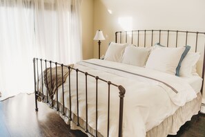 3 chambres, fer et planche à repasser, Wi-Fi gratuit, draps fournis