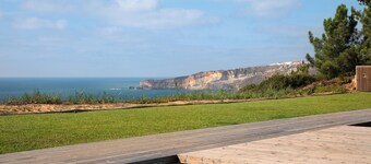 Apartment "Luxury Boho Style Nazaré" with Sea View, Shared Pool & Wi-Fi