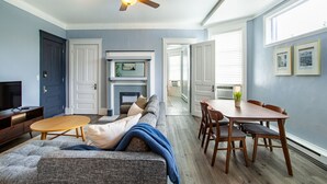 Living area - Charming Historic Retreat - 5 Mins from Downtown (Knoxville)