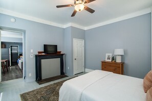 1 chambre, bureau, fer et planche à repasser, accès au Wi-Fi (inclus)