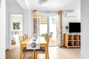 Dining - Holiday Apartment 'Torreblanca Deluxe Holiday Home' with Sea View, Shared Pool & Wi-Fi (Fuengirola)