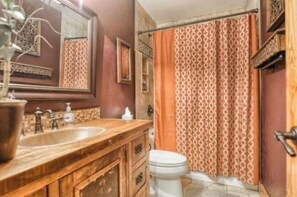 Combined shower/tub, towels, soap, shampoo