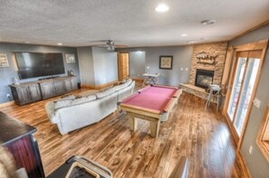 Smart TV, fireplace - Amazing Serenity lots of space and wildlife! (Spearfish)