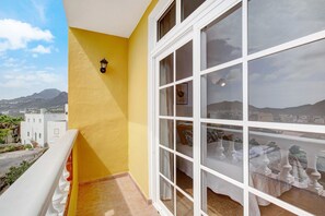 Property grounds - Vacation Home 'Las Gavias I' with Sea View, Private Terrace & Wi-Fi (Arona)