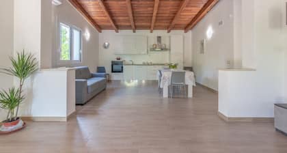 Villa Lorenzo with Private Garden, Whirlpool & Wi-Fi