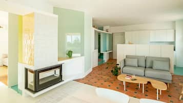 TV, fireplace