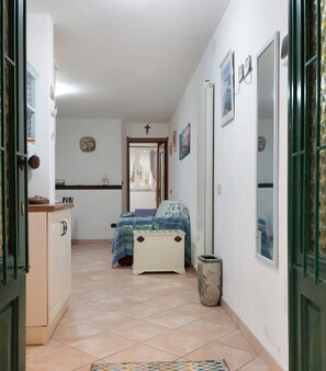 1 habitación, tabla de planchar con plancha, wifi gratis y ropa de cama