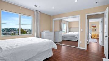 4 habitaciones, caja de seguridad en la habitación y escritorio