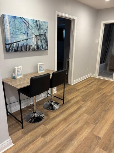 lovely 1 bedroom apartment in a quiet neighborhood.