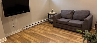lovely 1 bedroom apartment in a quiet neighborhood.