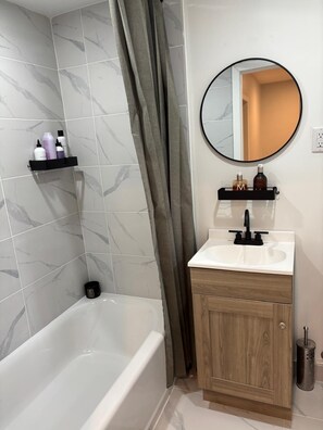 Bathtub, towels, soap, shampoo
