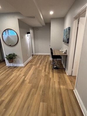 Interior - lovely 1 bedroom apartment in a quiet neighborhood. (Côte Saint-Luc)