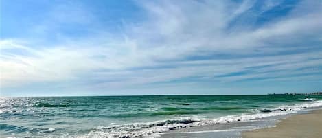 Perto da praia, toalhas de praia