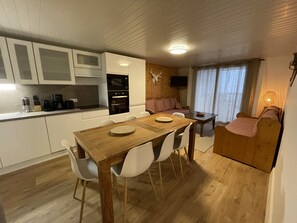 KylskÄp, mikrovÄgsugn, ugn och kaffe- och tebryggare