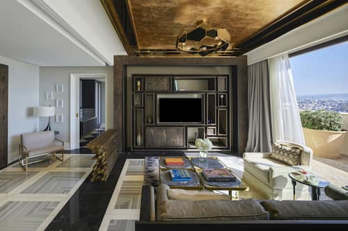 Executive Penthouse, 1 Double Bed | Minibar, in-room safe, individually decorated, individually furnished