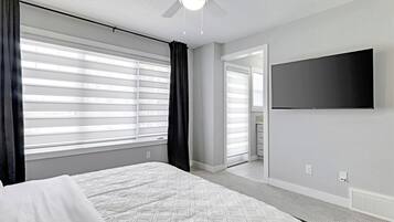 3 bedrooms, desk, iron/ironing board, travel crib