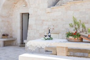 Outdoor dining - TRULLI CALELLA - ULIVO By Apulia Hospitality (Locorotondo)