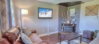 New! Ideal location! Walk to Town! Family Fun! Mountain/Park Views! Pet Friendly
