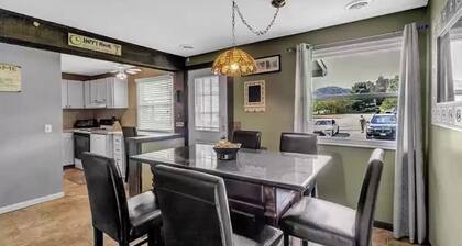 New! Ideal location! Walk to Town! Family Fun! Mountain/Park Views! Pet Friendly