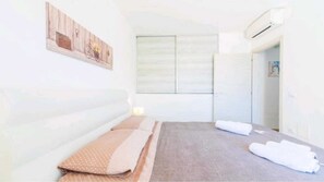 2 slaapkamers, een strijkplank/strijkijzer, reisbedje, gratis wifi