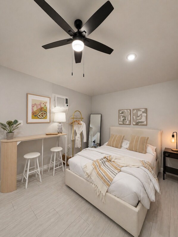 Desk, iron/ironing board, WiFi, bed sheets