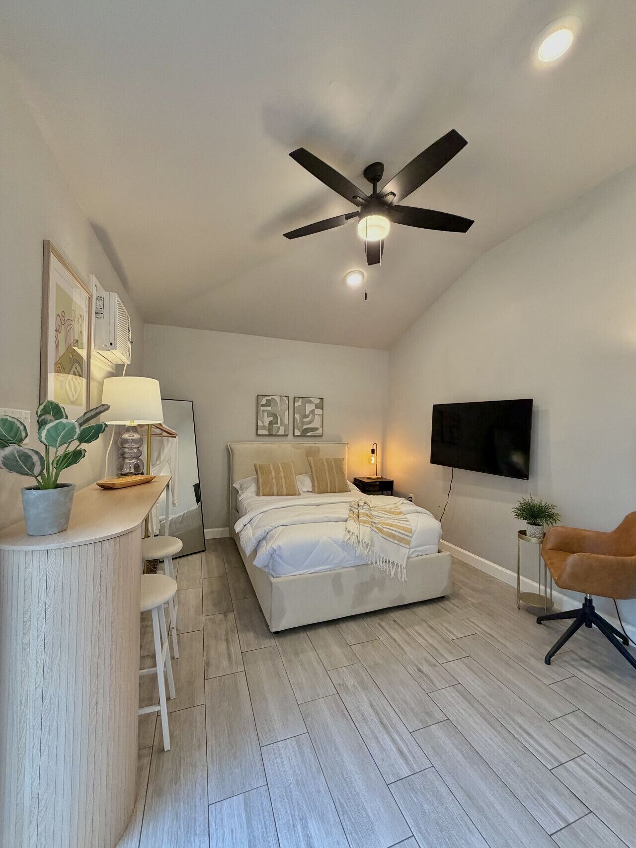 1 chambre, bureau, fer et planche à repasser, Wi-Fi