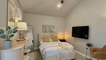 1 bedroom, desk, iron/ironing board, WiFi