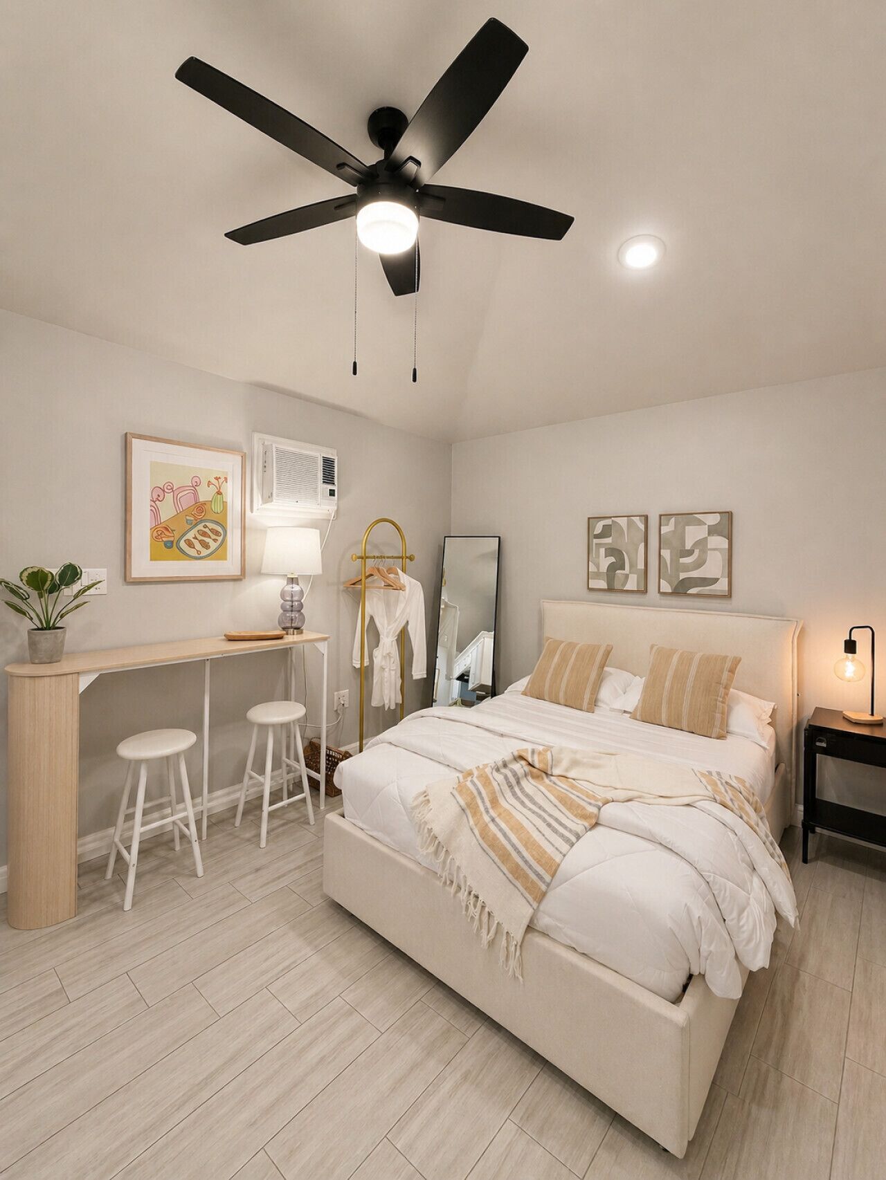 1 chambre, bureau, fer et planche à repasser, Wi-Fi