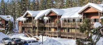 Christmas skiing, snow park, shopping, 1/2 mile from Lake Tahoe