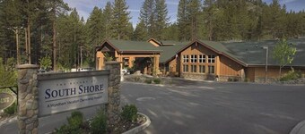 Christmas skiing, snow park, shopping, 1/2 mile from Lake Tahoe