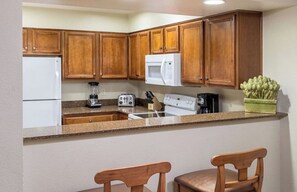 Fridge, oven, stovetop, cookware/dishes/utensils