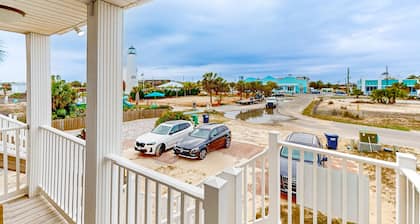 Newly renovated gulf front home. Dog friendly, multiple decks, boardwalk 2 beach