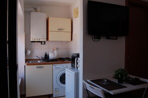 Căn hộ | Bếp riêng | Tủ lạnh, lò vi sóng, lò nướng, bếp nấu 