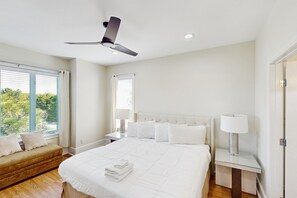 5 quartos, acesso à internet, roupa de cama