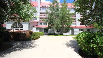 Condo (Liftside 304) | Exterior