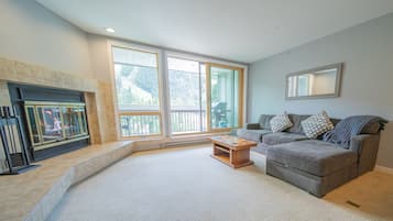 Condo (Liftside 304) | Exterior