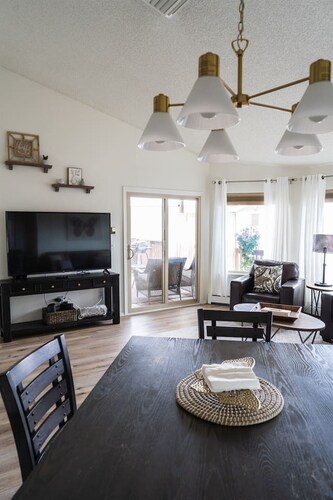 The Hillview Hangout