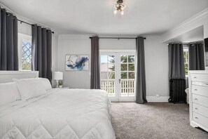 8 quartos, ferros/tábuas de passar roupa, Wi-Fi, roupa de cama