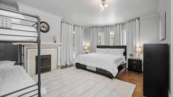 8 bedrooms, iron/ironing board, WiFi, bed sheets