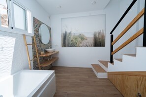 Superior Double Room | Bathroom