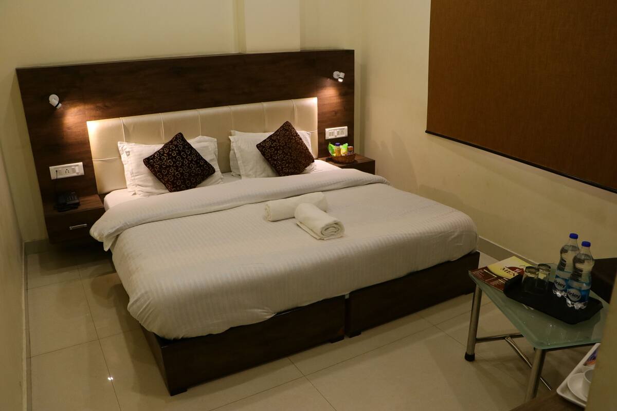 Hypo-allergenic bedding, down duvets, Select Comfort beds, free WiFi