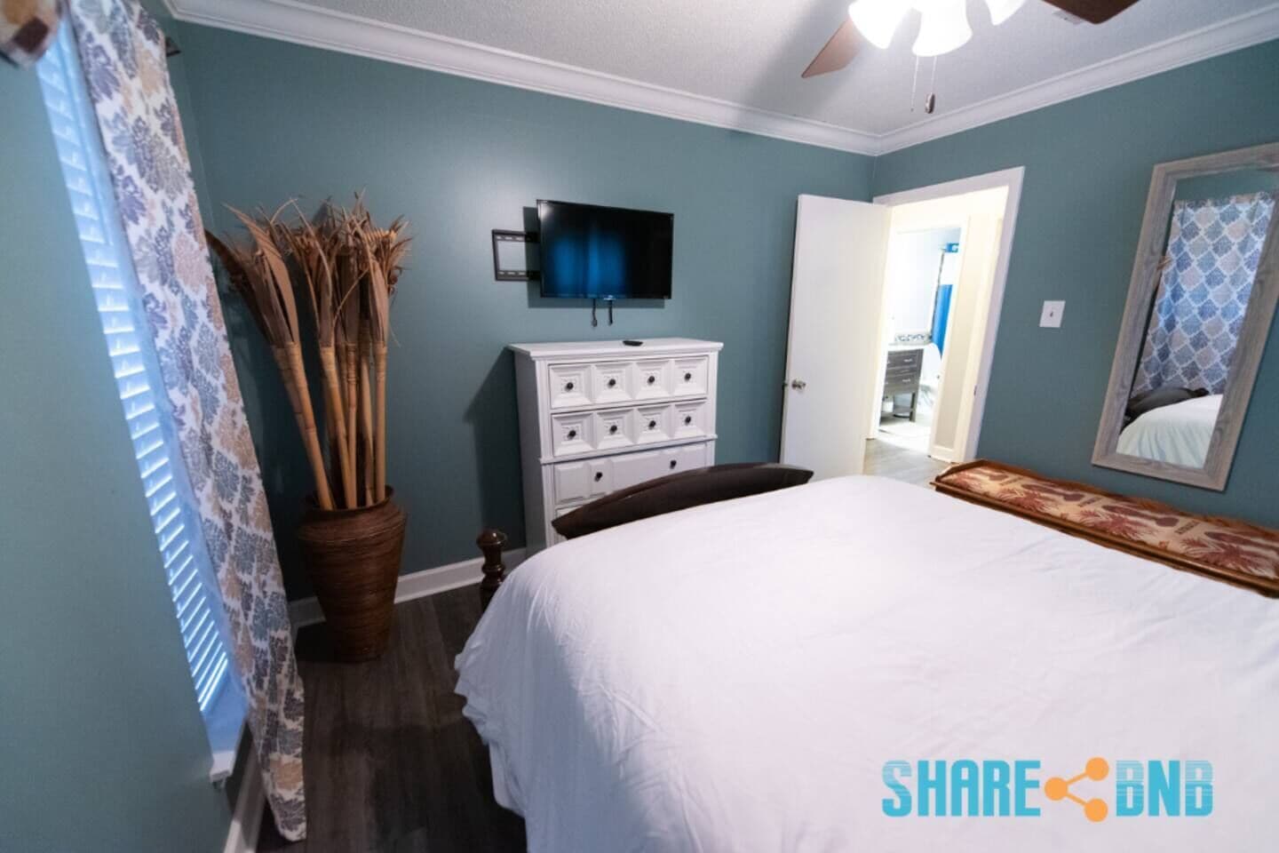 3 bedrooms, desk, iron/ironing board, free WiFi