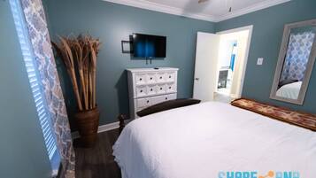 3 bedrooms, desk, iron/ironing board, free WiFi