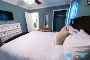 3 bedrooms, desk, iron/ironing board, travel crib