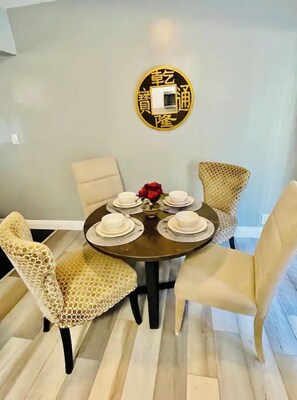 Dining - Wilton Manors house near beaches 2 BR large yard (Fort Lauderdale)