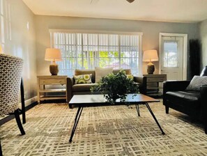 Smart TV - Wilton Manors house near beaches 2 BR large yard (Fort Lauderdale)