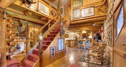 Handcrafted Log Cabin in Candor: Group Getaway!
